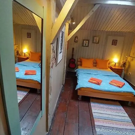 Hostel Rooster *