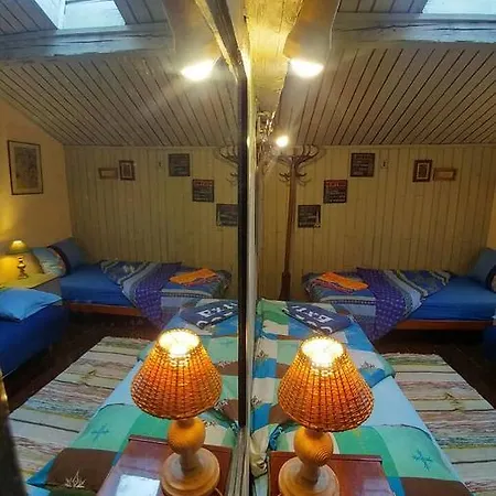 Hostel Rooster
